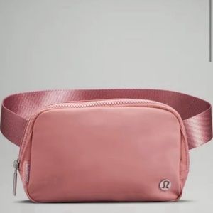 Lululemon Everywhere Belt Bag
